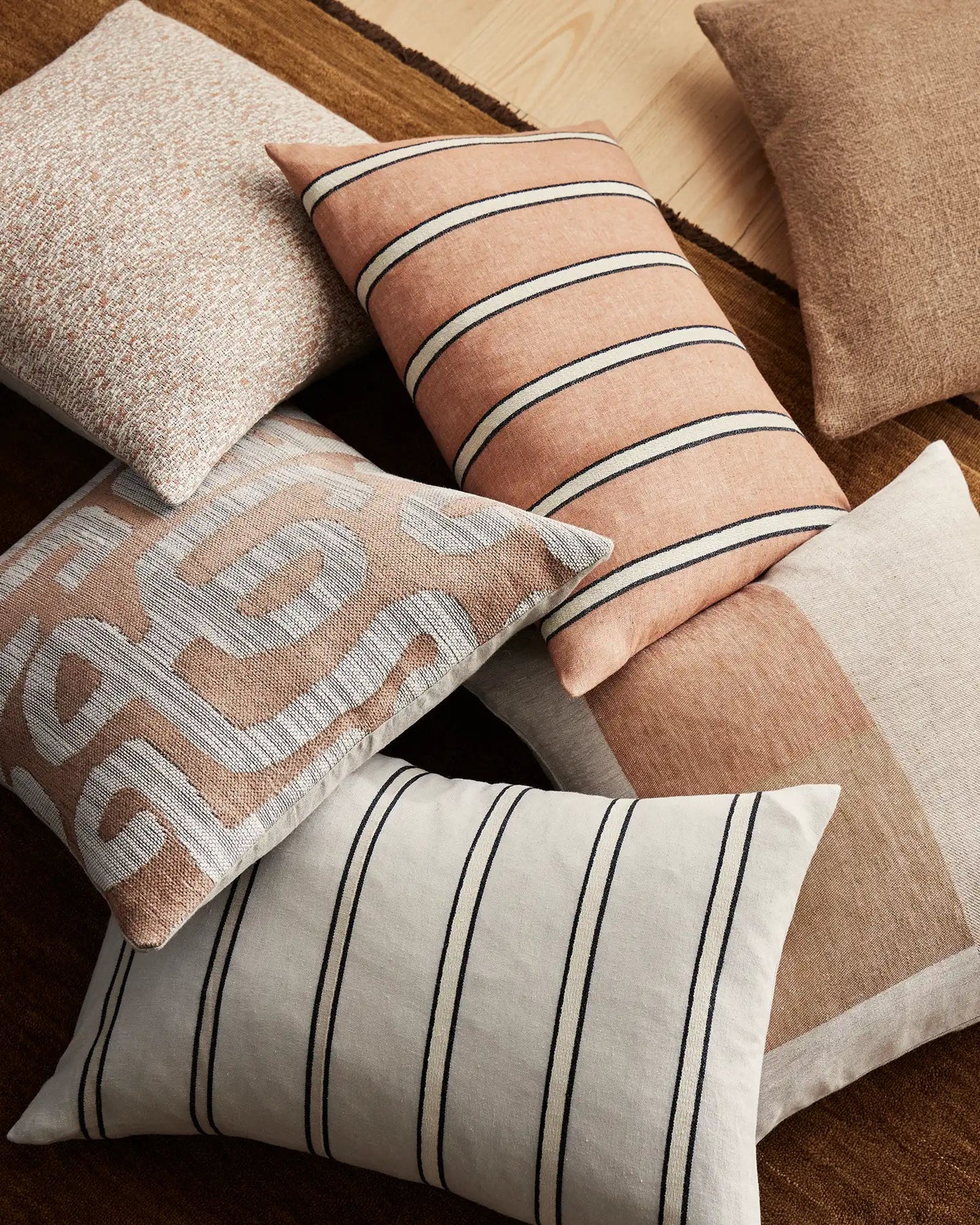 Vinnie Cushion - Natural