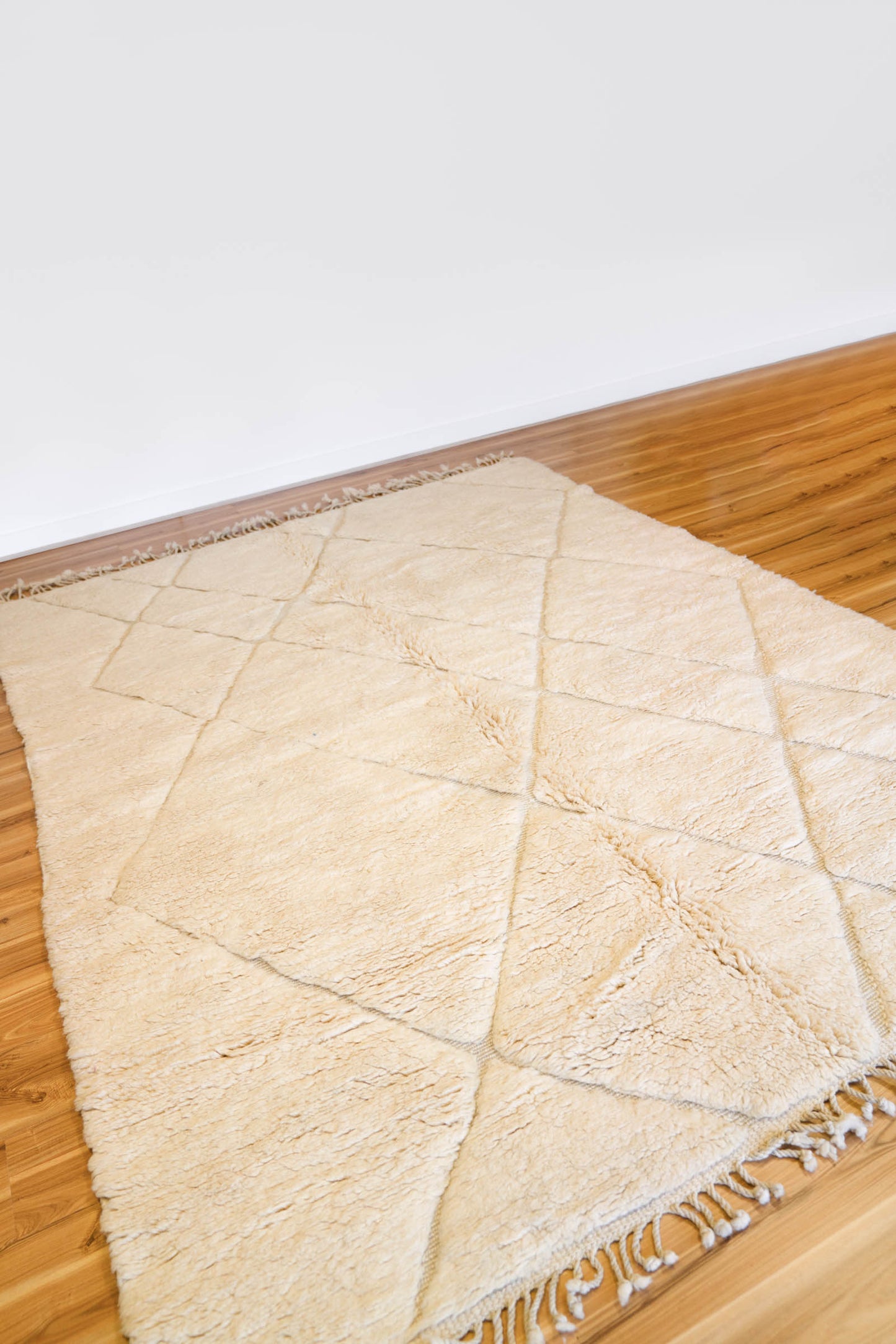 New White  Moroccan Beni M'Rirt Rug 3080 x 2270mm