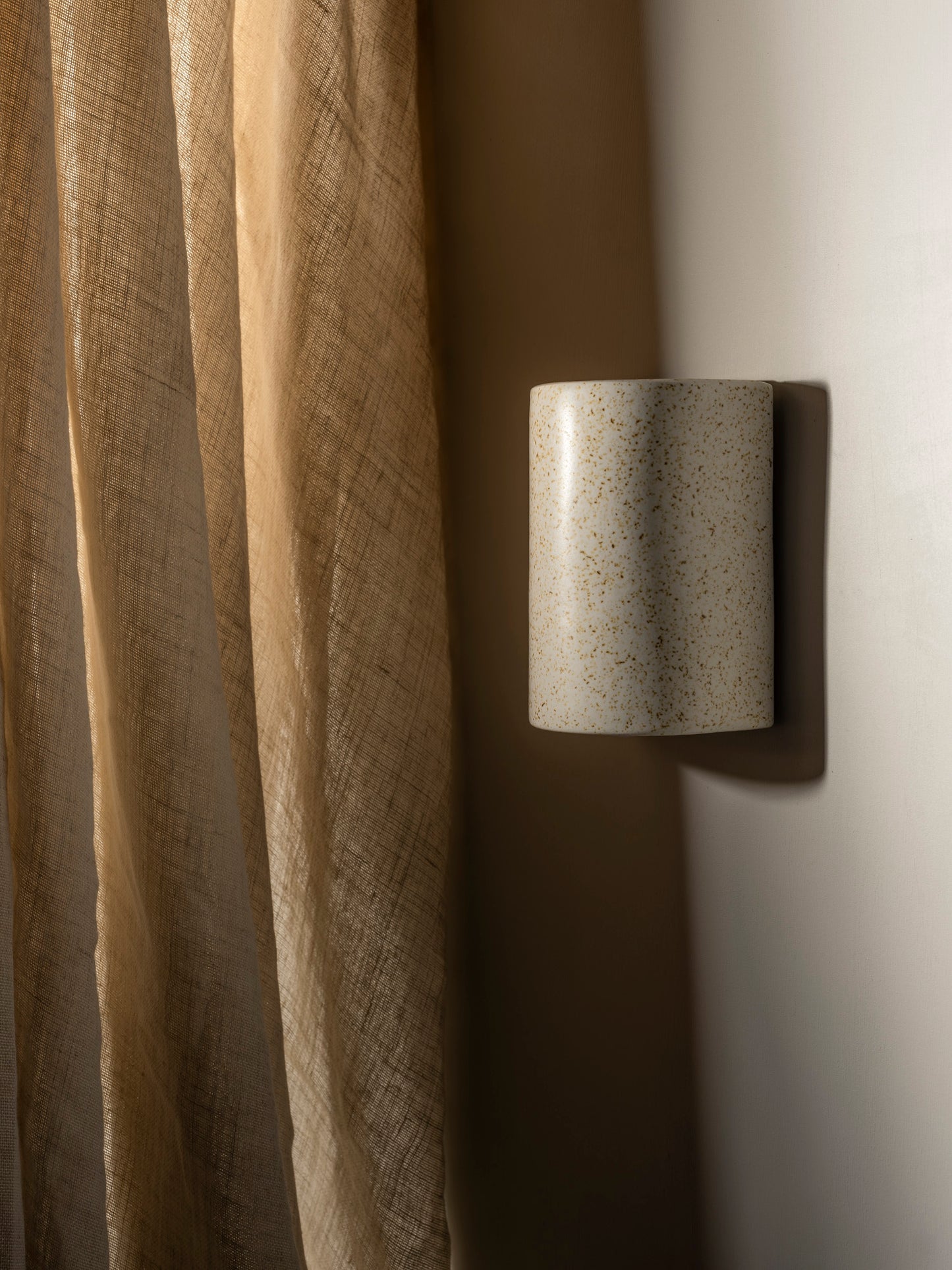 We Ponder | Freckles Interior & exterior |Short