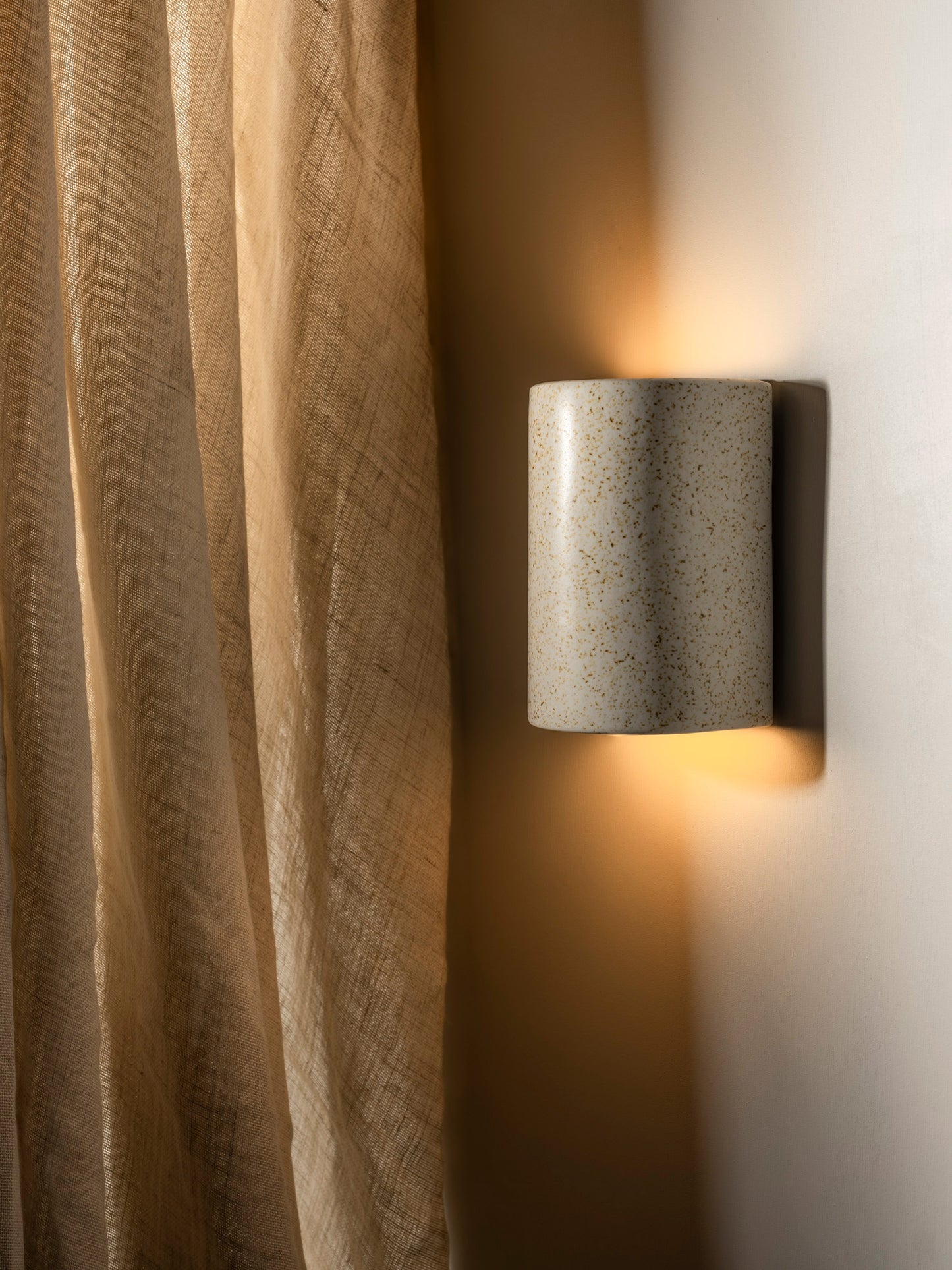 We Ponder | Freckles Interior & exterior |Short