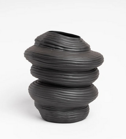 Capas Vase Black
